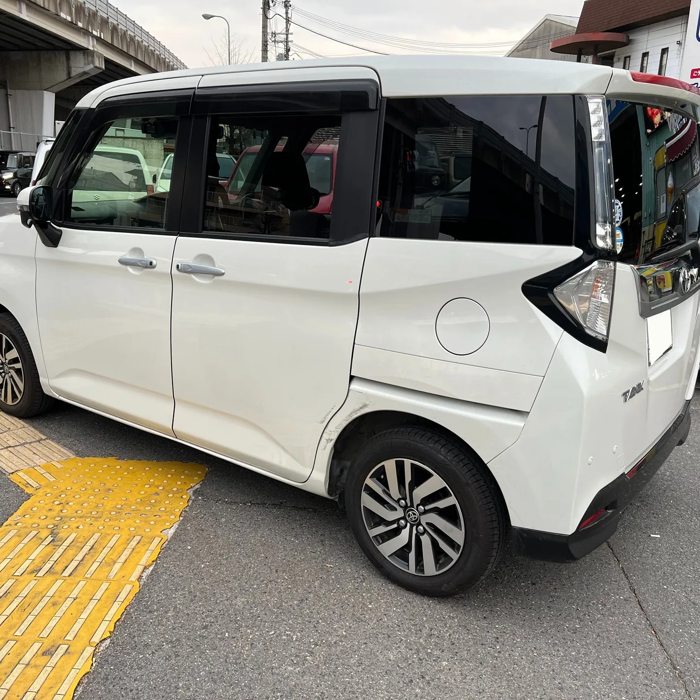 トヨタ　タンク板金塗装