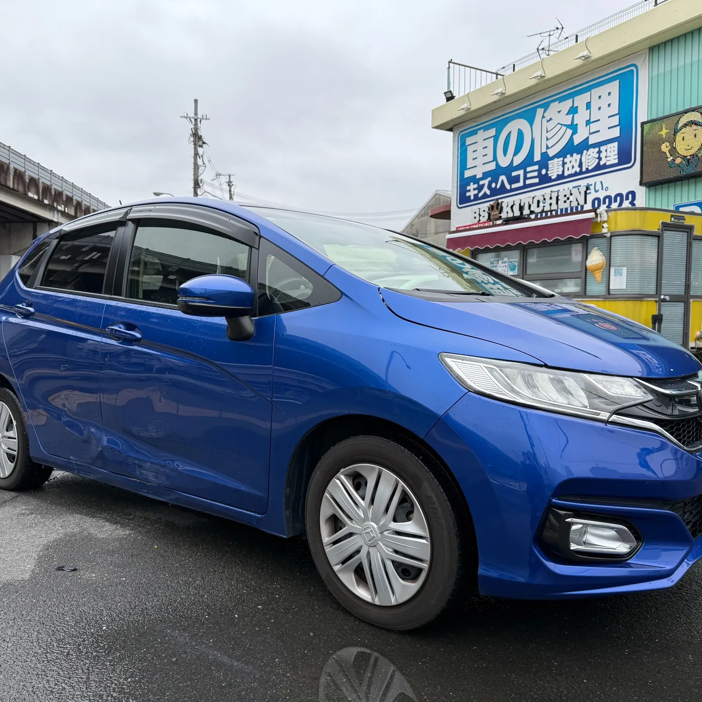 ホンダ　フィット板金塗装