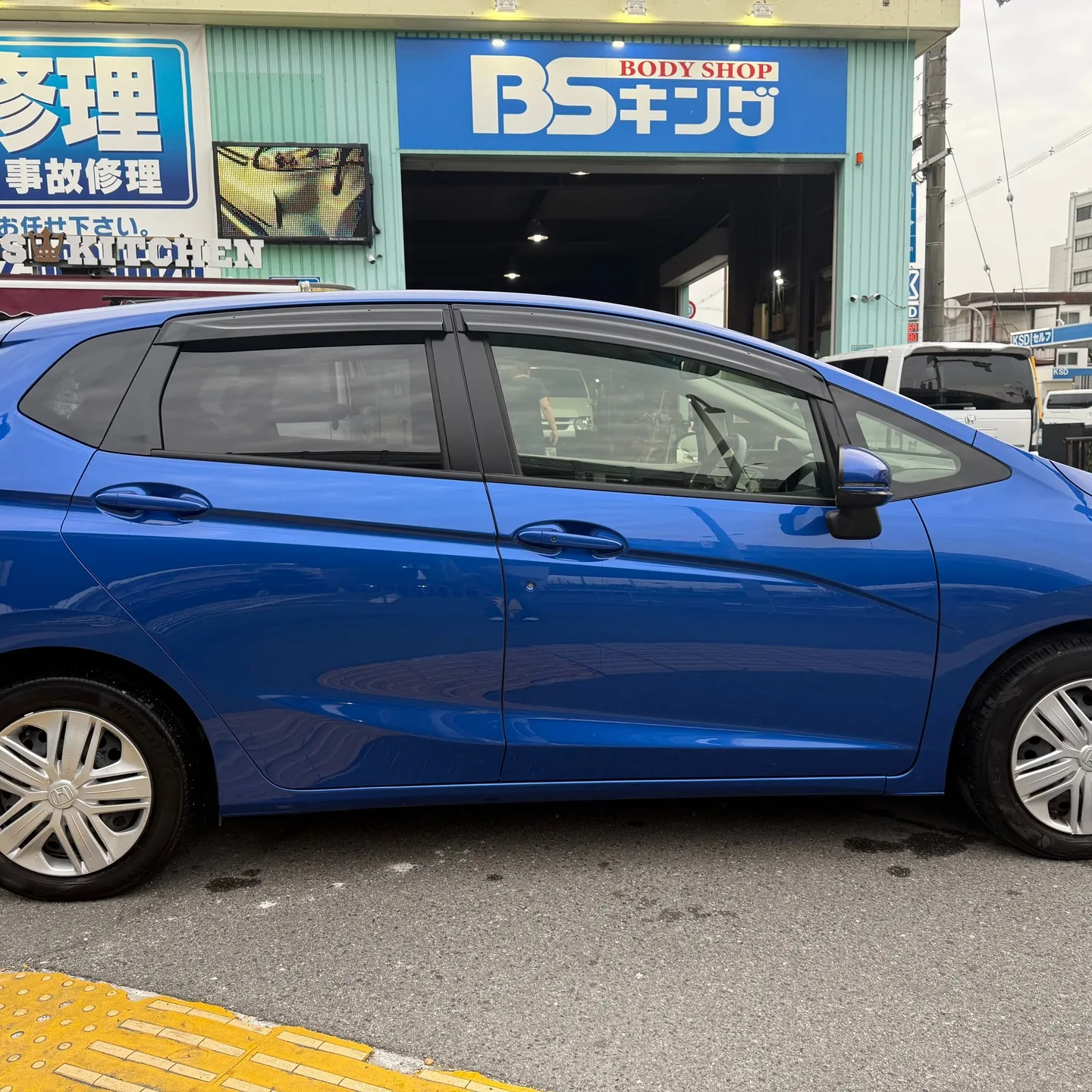 ホンダ　フィット板金塗装