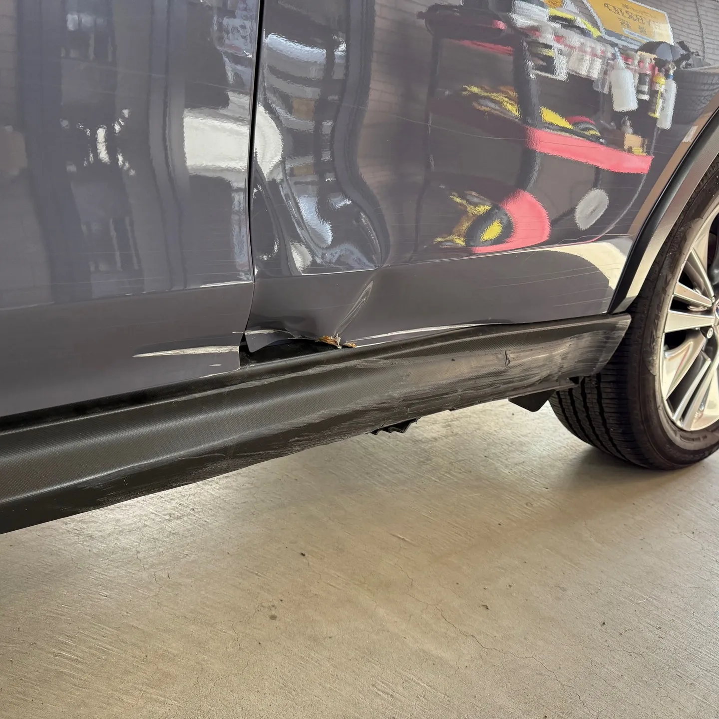 スバル　レヴォーグ鈑金塗装