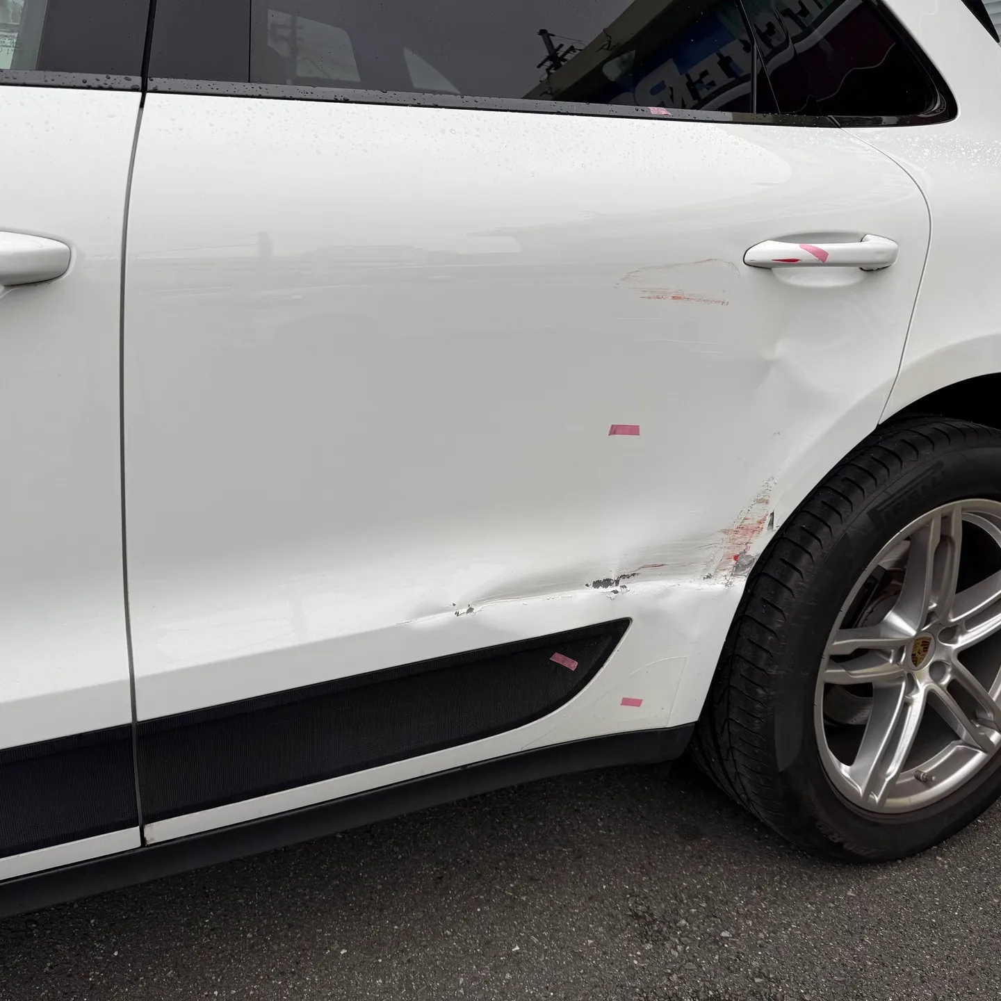 ポルシェ　マカン鈑金塗装