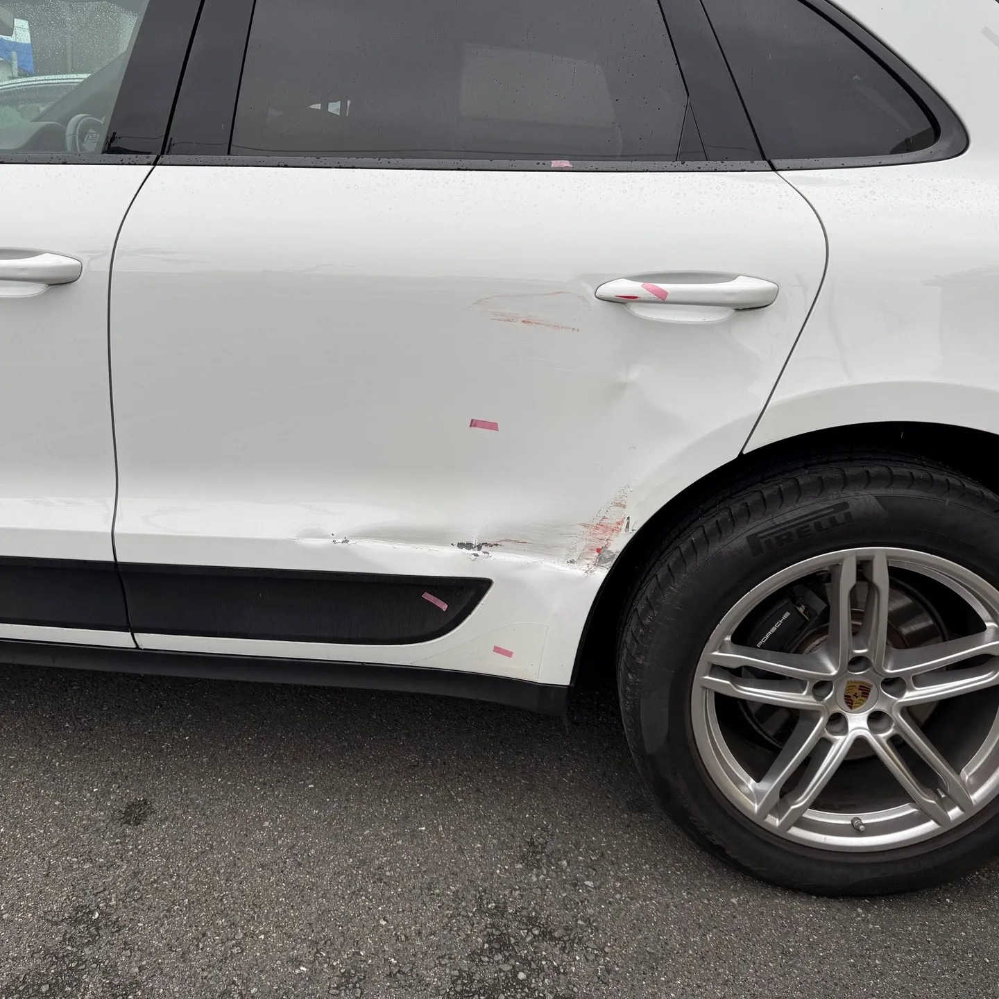 ポルシェ　マカン鈑金塗装