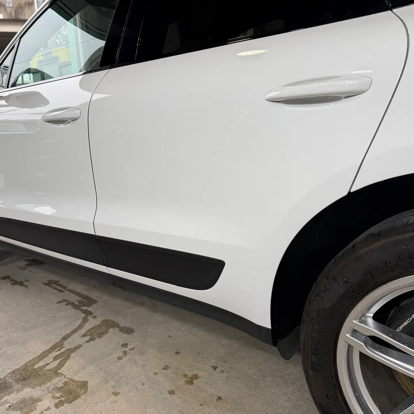 ポルシェ　マカン鈑金塗装