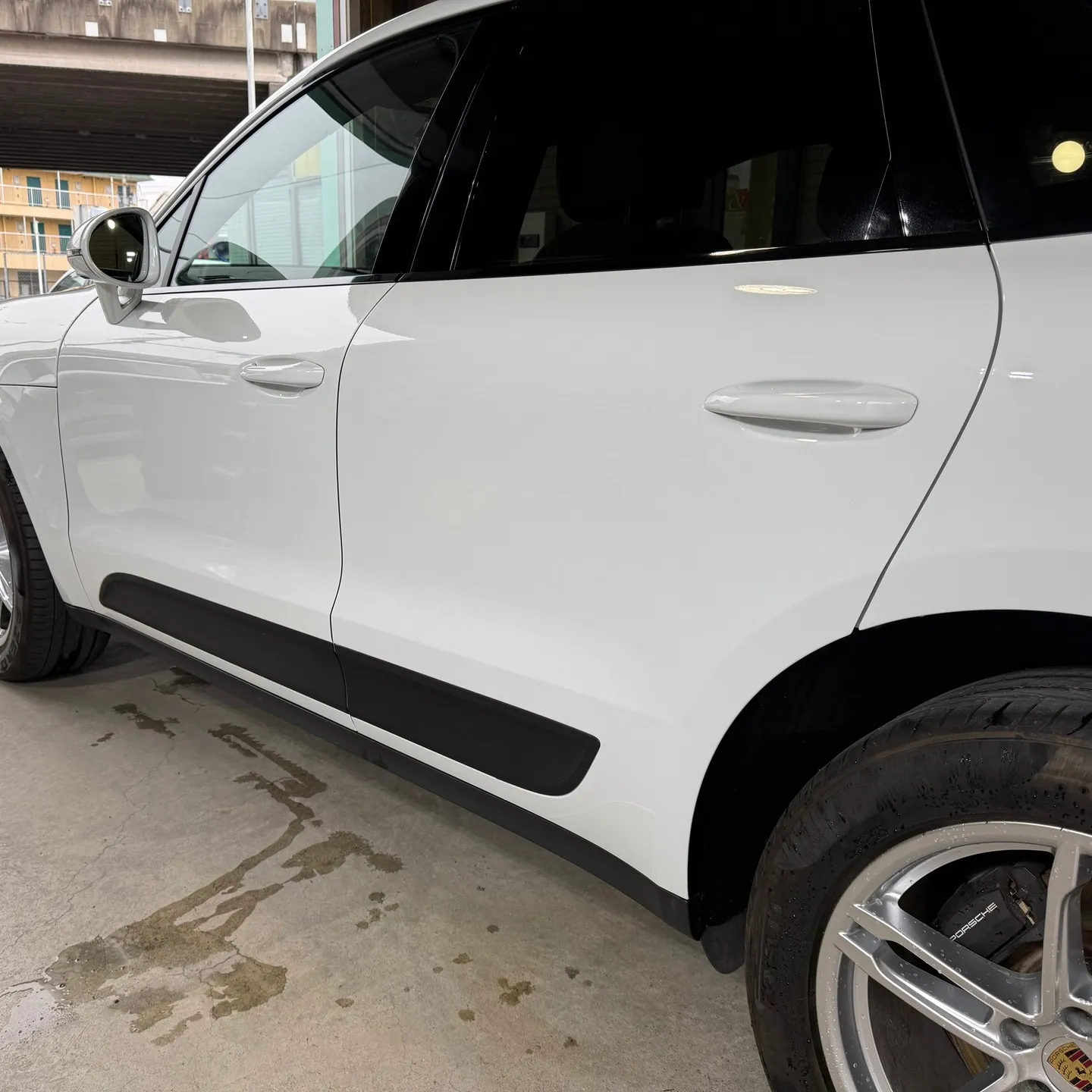 ポルシェ　マカン鈑金塗装