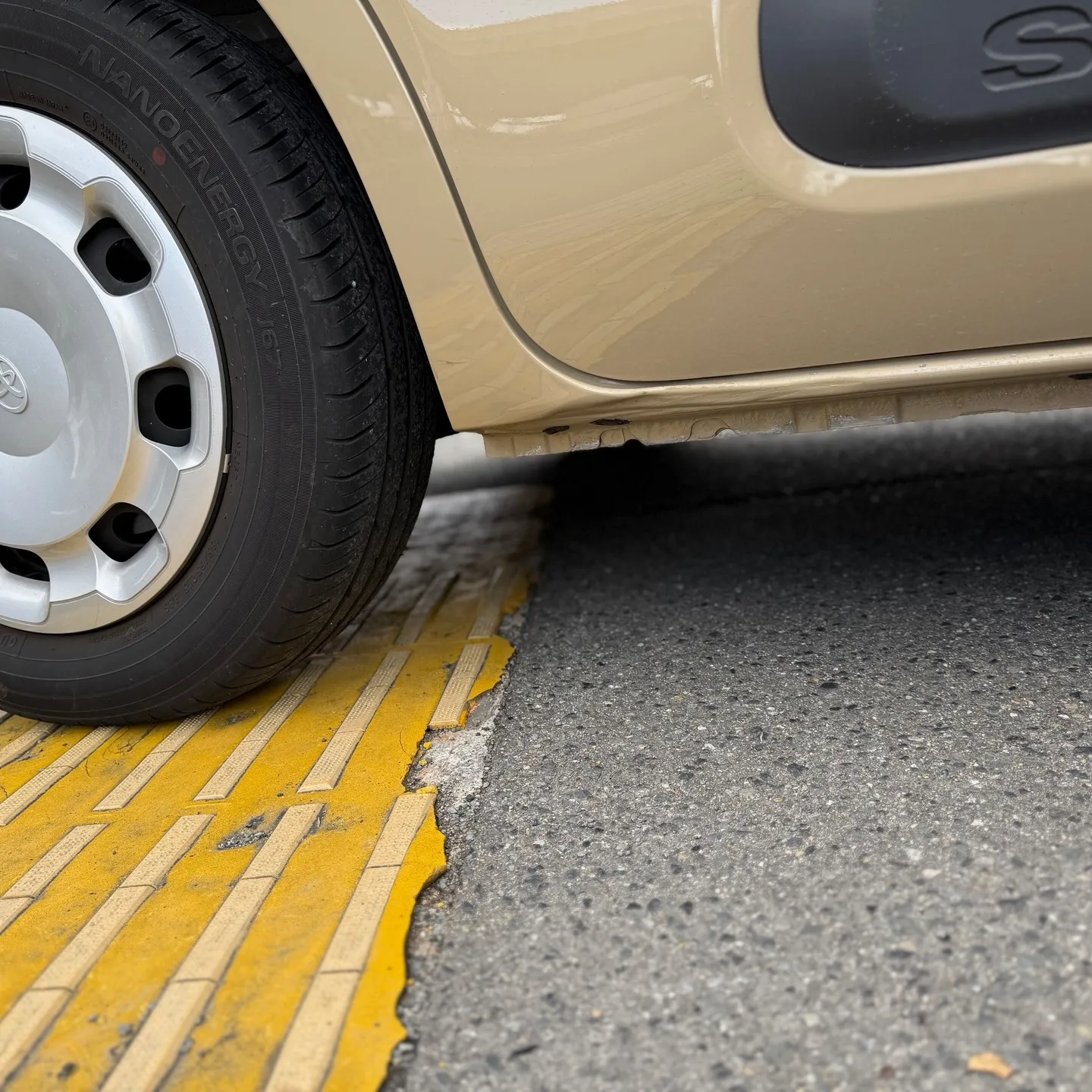 トヨタ　シエンタ鈑金塗装