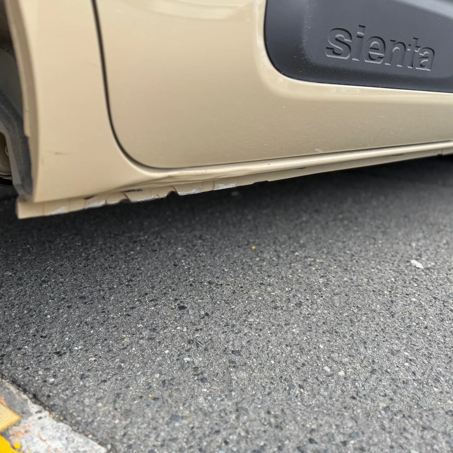 トヨタ　シエンタ鈑金塗装