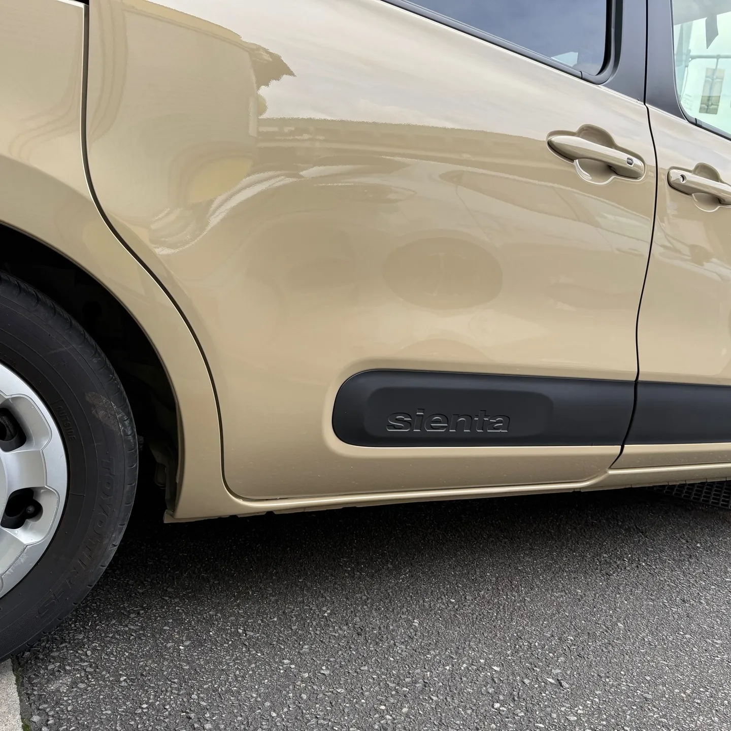 トヨタ　シエンタ鈑金塗装